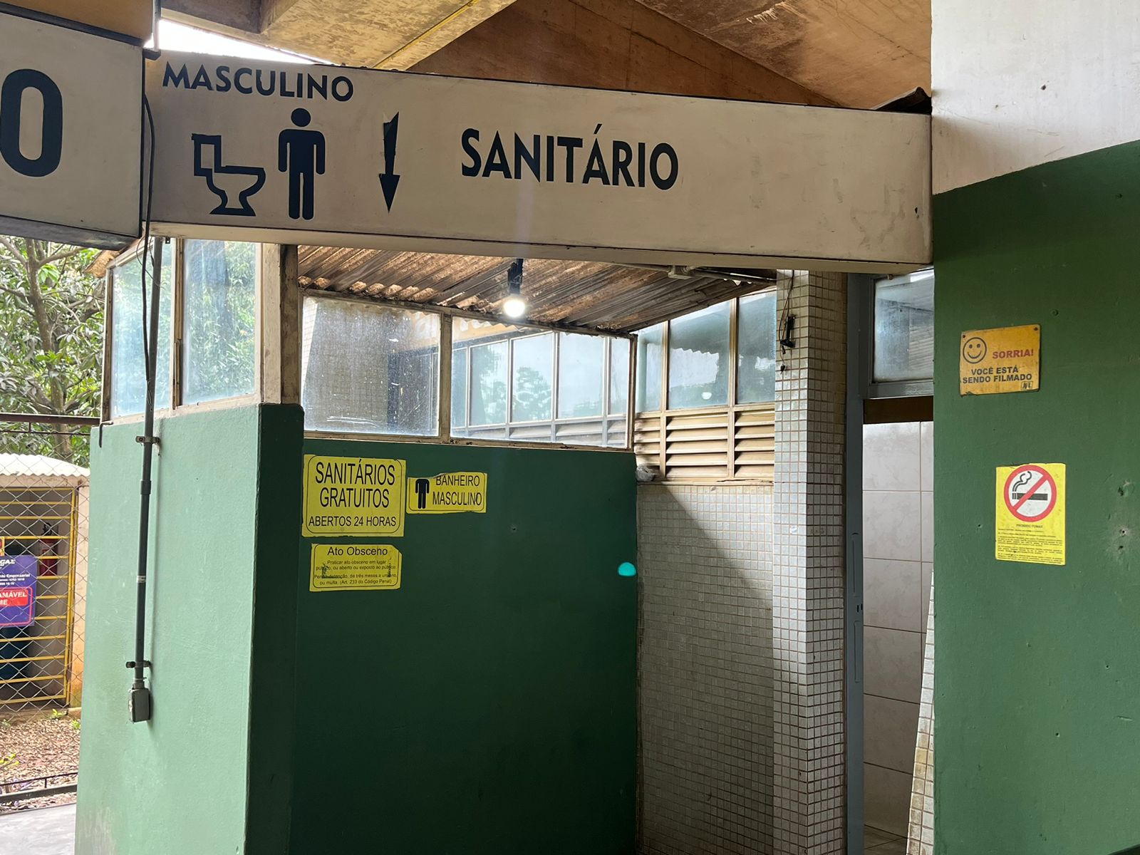 Pai da criança e outros homens faziam sexo no banheiro da rodoviária (Foto: Jonathan Cavalcante / Rádio São Francisco FM)