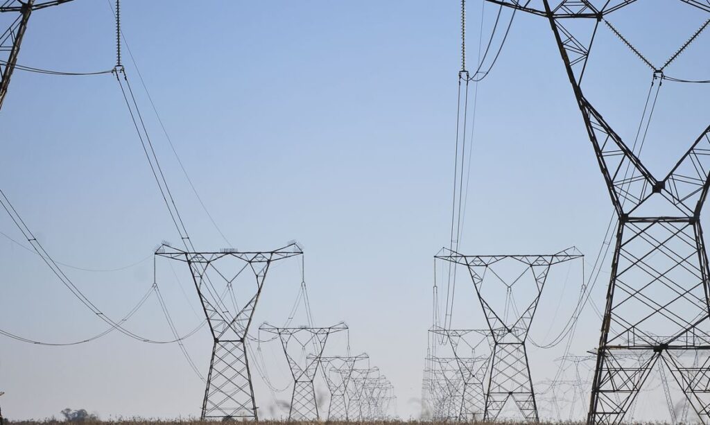 Linhas de transmissão de energia, energia elétrica
