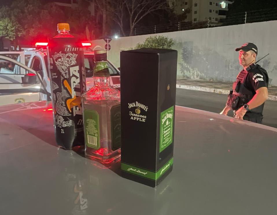 Bebidas encontradas dentro de um dos carros abordado no Jundiaí (Foto: Divulgação- DICT)