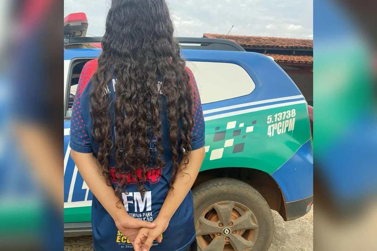 Adolescente suspeita de esfaquear a enfermeira foi apreendida por policiais da 47ª CIPM (Foto: Divulgação - PM)