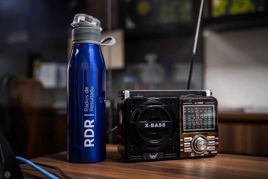 Sucesso do rádio reflete a capacidade de se adaptar ao consumo cada vez mais transversal de conteúdo (Foto: Arquivo/ São Francisco FM)