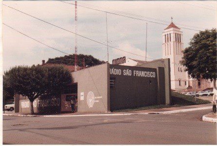 Prédio da Rádio São Francisco em meados da década de 1980 (Foto: Reprodução / Arquivo da Fundação)
