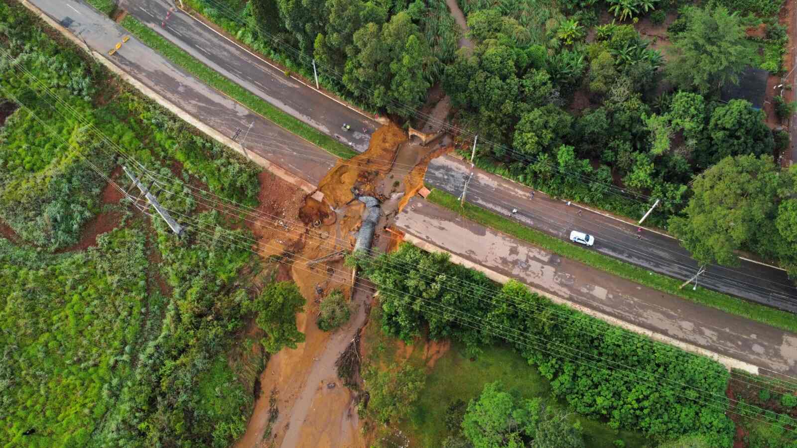 Ponte na Avenida Independência, antes da restauração (Foto: Weber Witt / Rádio São Francisco FM)