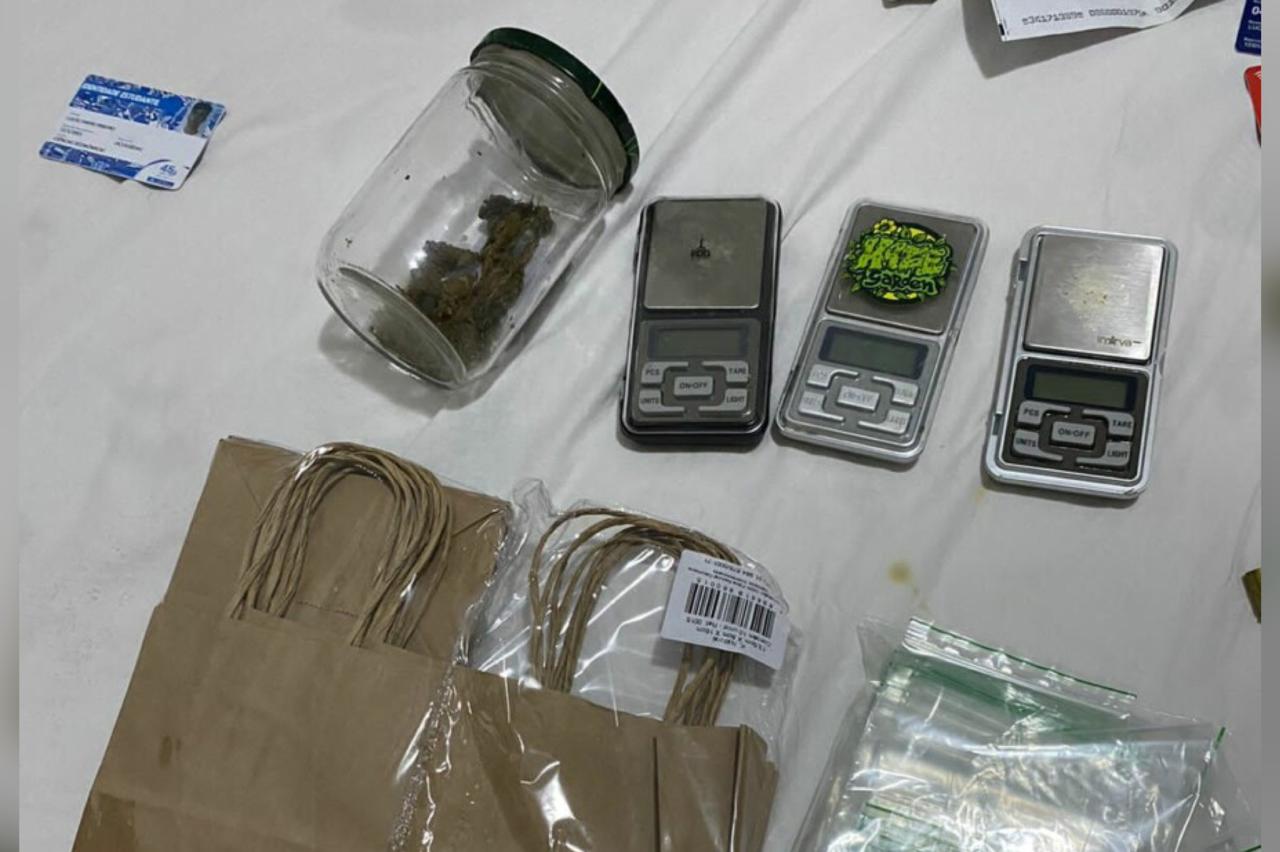 Gerente de banco também responderá pelo crime de tráfico de drogas (Foto: Polícia Civil de Goiás)