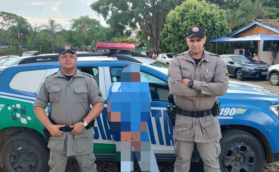 Homem que agrediu a irmã cadeirante foi preso em flagrante (Foto: Divulgação/37º BPM)