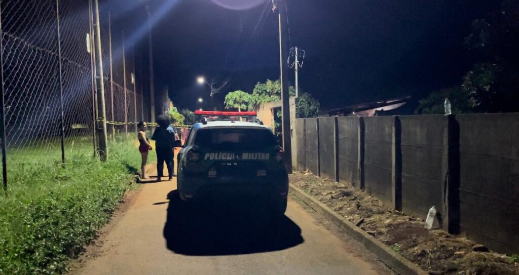 Homicídio aconteceu próximo ao campo de futebol do Zé Chupeta (Foto: Jonathan Cavalcante)
