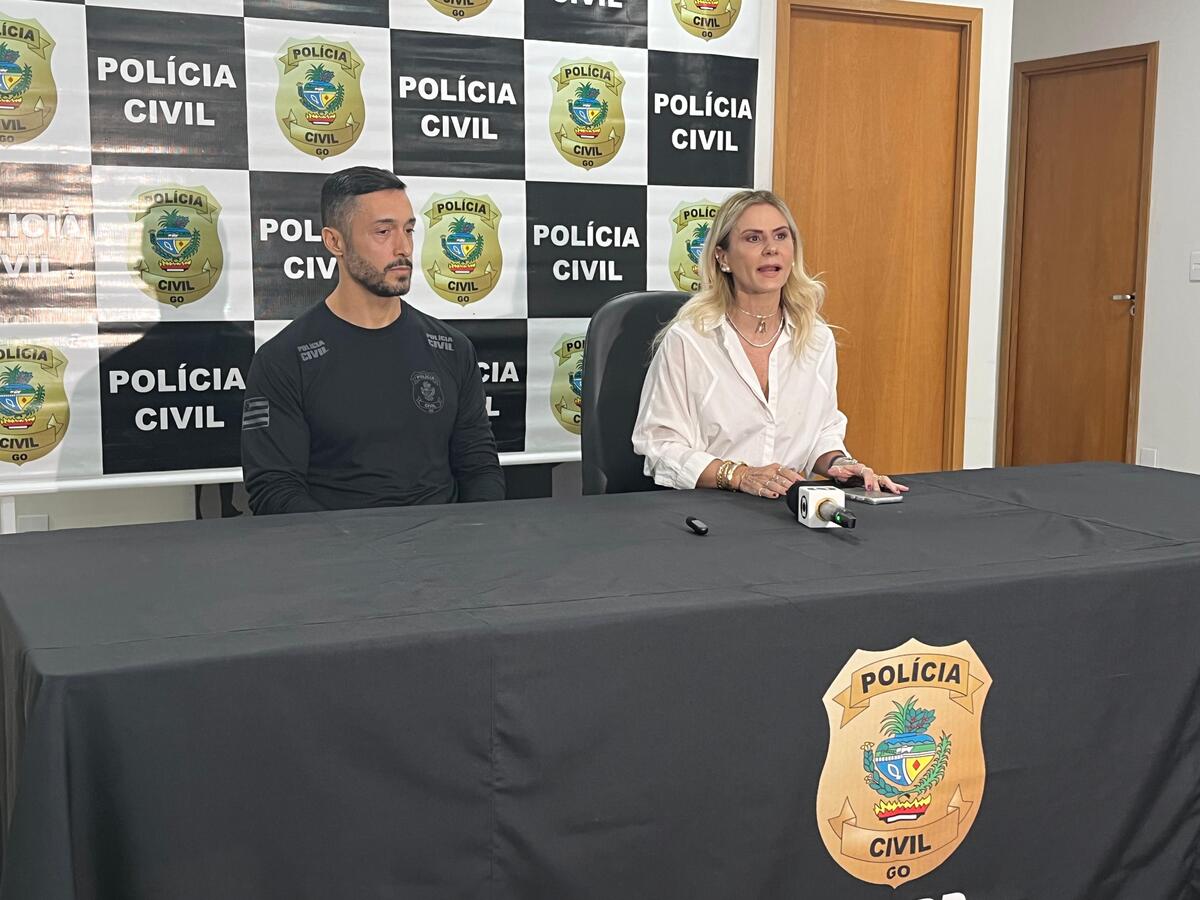 Coletiva de imprensa com o delegado Manoel Vanderic e a Promotora de Justiça Adriana Marques Thiago (Foto: Jonathan Cavalcante/Rádio São Francisco)