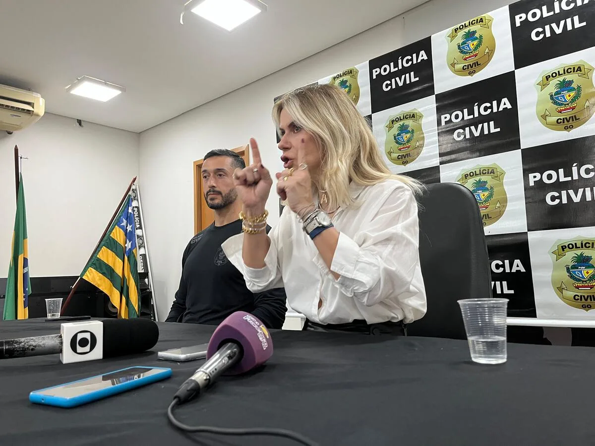 Coletiva de imprensa com o delegado Manoel Vanderic e a Promotora de Justiça Adriana Marques Thiago (Foto: Jonathan Cavalcante/Rádio São Francisco)