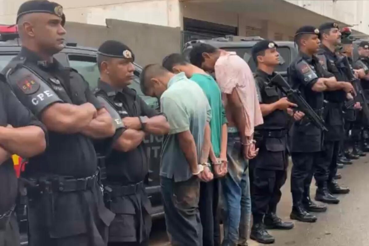 Três criminosos envolvidos no assalto foram presos por patrulheiros da CPE Anápolis (Foto: Captura)