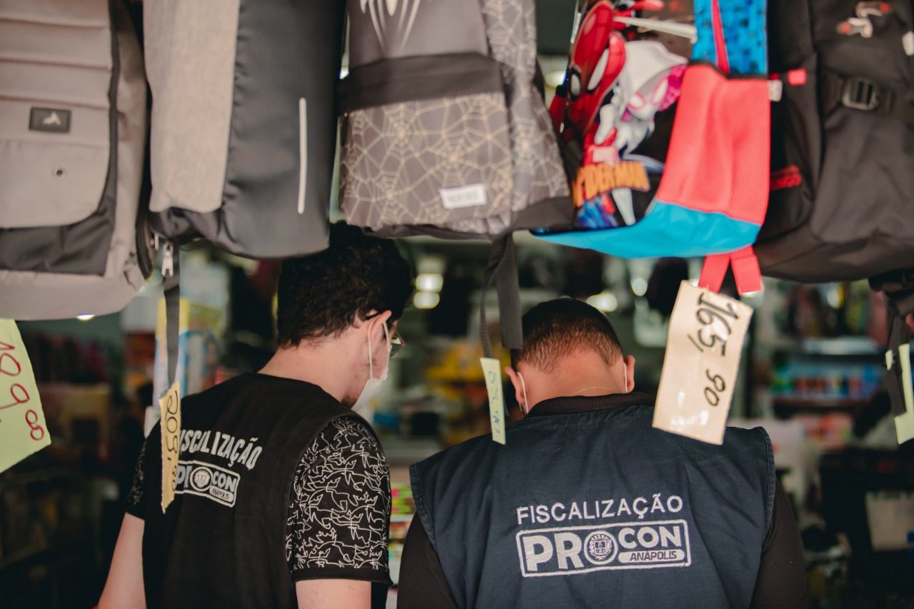 A orientação do Procon é que, previamente, os pais sempre façam um levantamento de preços em pelo menos três estabelecimentos. (Foto: Divulgação)