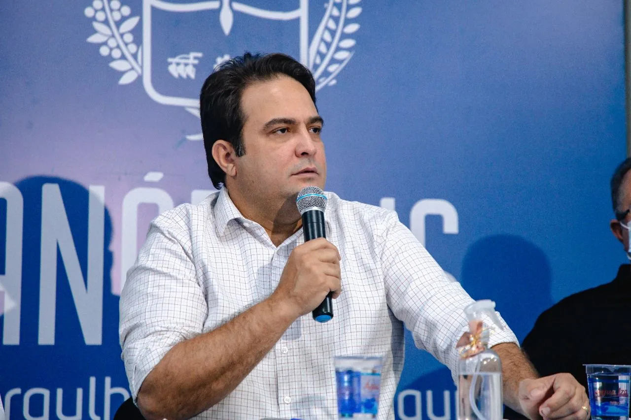Roberto Naves está no segundo mandato consecutivo e não pode concorrer às eleições em 2024 (Foto: Prefeitura de Anápolis)
