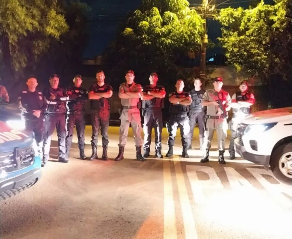 Policiais civis e policiais militares que participaram da operação (Foto: Divulgação/PC)