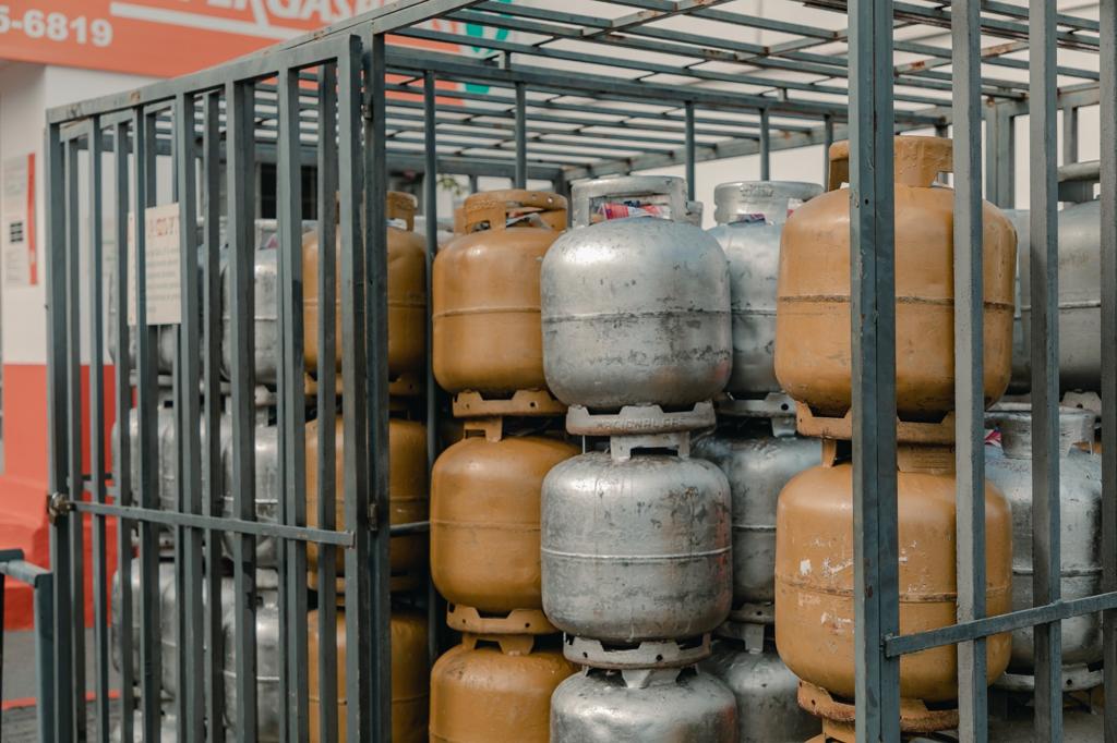 A pesquisa averiguou que o botijão de 13Kg, quando retirado no próprio estabelecimento, registrou valores entre R$ 85 e R$ 110. (Foto: Divulgação / Prefeitura de Anápolis)
