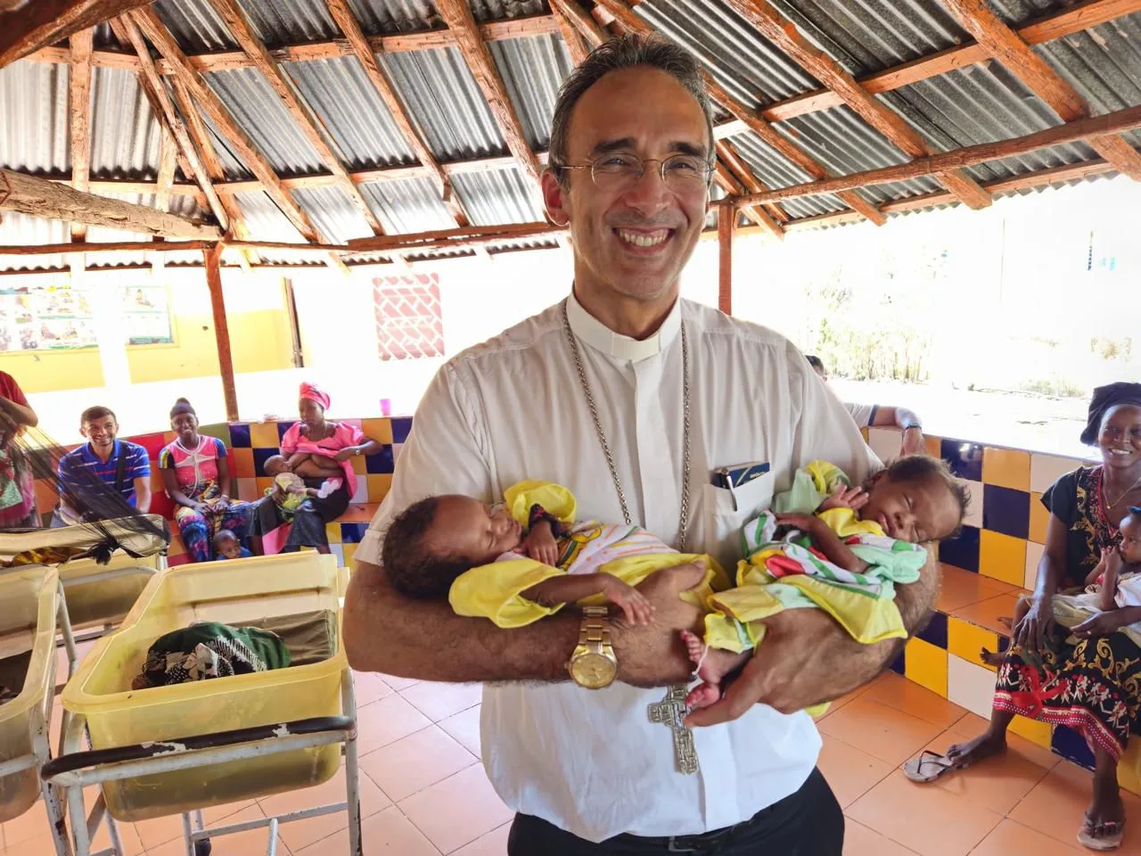 Dom Dilmo e os demais missionários planejam distribuir alimentos, medicamentos e roupas, além de oferecer apoio espiritual, emocional e educacional às comunidades locais. (Foto: Divulgação / Diocese de Anápolis)