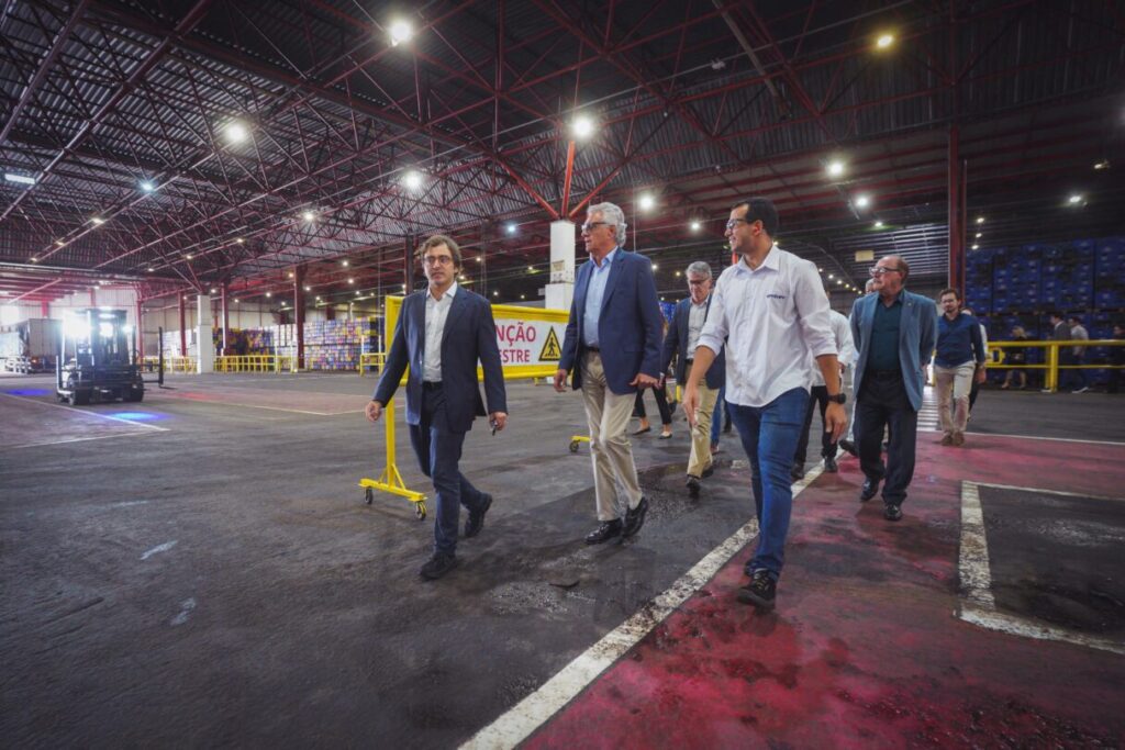 Caiado visita instalações da Cervejaria Ambev, em Anápolis (Foto: Hegon Correa e Rômullo Carvalho)