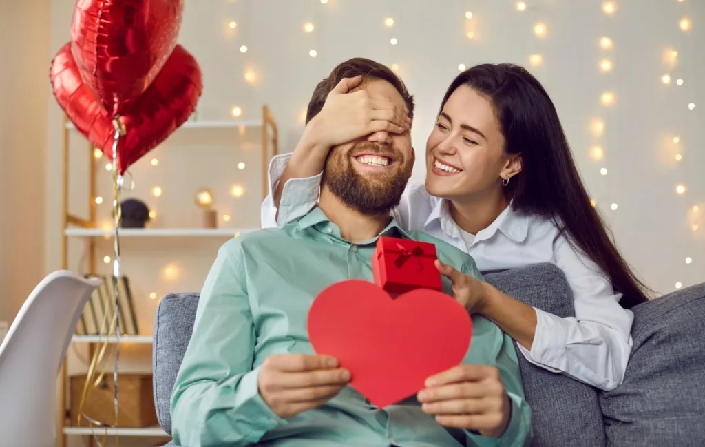 Em países da Europa e nos Estados Unidos, se comemora o Dia dos Namorados em 14 de fevereiro, Dia de São Valentim (Foto: Shutterstock / Alto Astral)