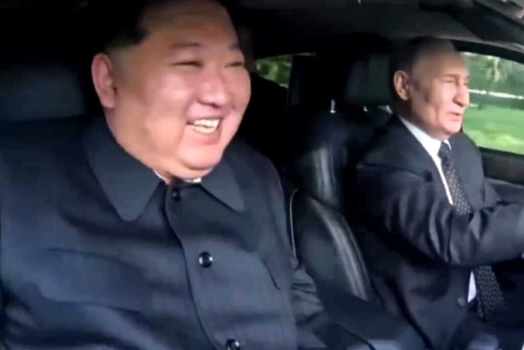 Lider Supremo da Coreia do Norte e Presidente Russia aparecem rindo juntos no vídeo. (Foto: Captura)