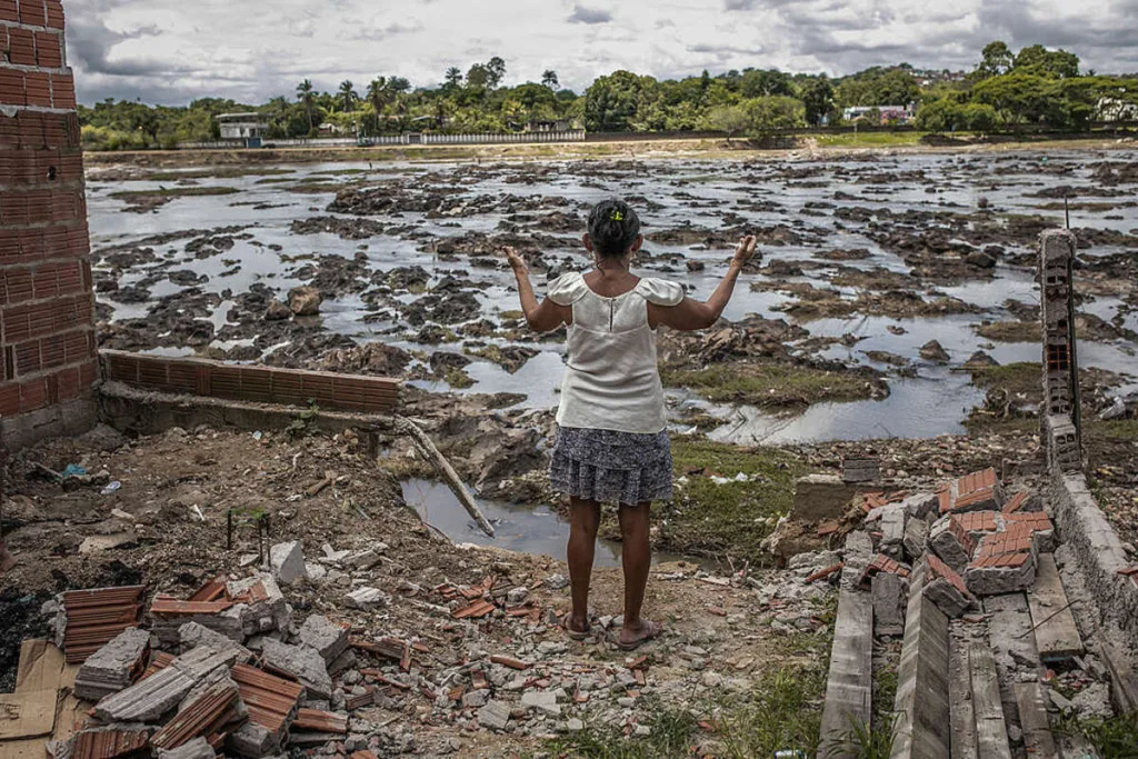 Pessoas com renda familiar de até R$ 1.5 mil são as mais afetadas. (Foto: Reprodução / Greepeace)