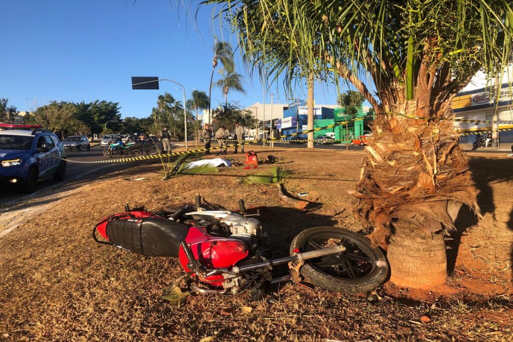 Motociclista pilotava uma uma Honda CG 150 quando realizou a manobra super-man (Foto: Victor Santos / Rádio São Francisco FM)