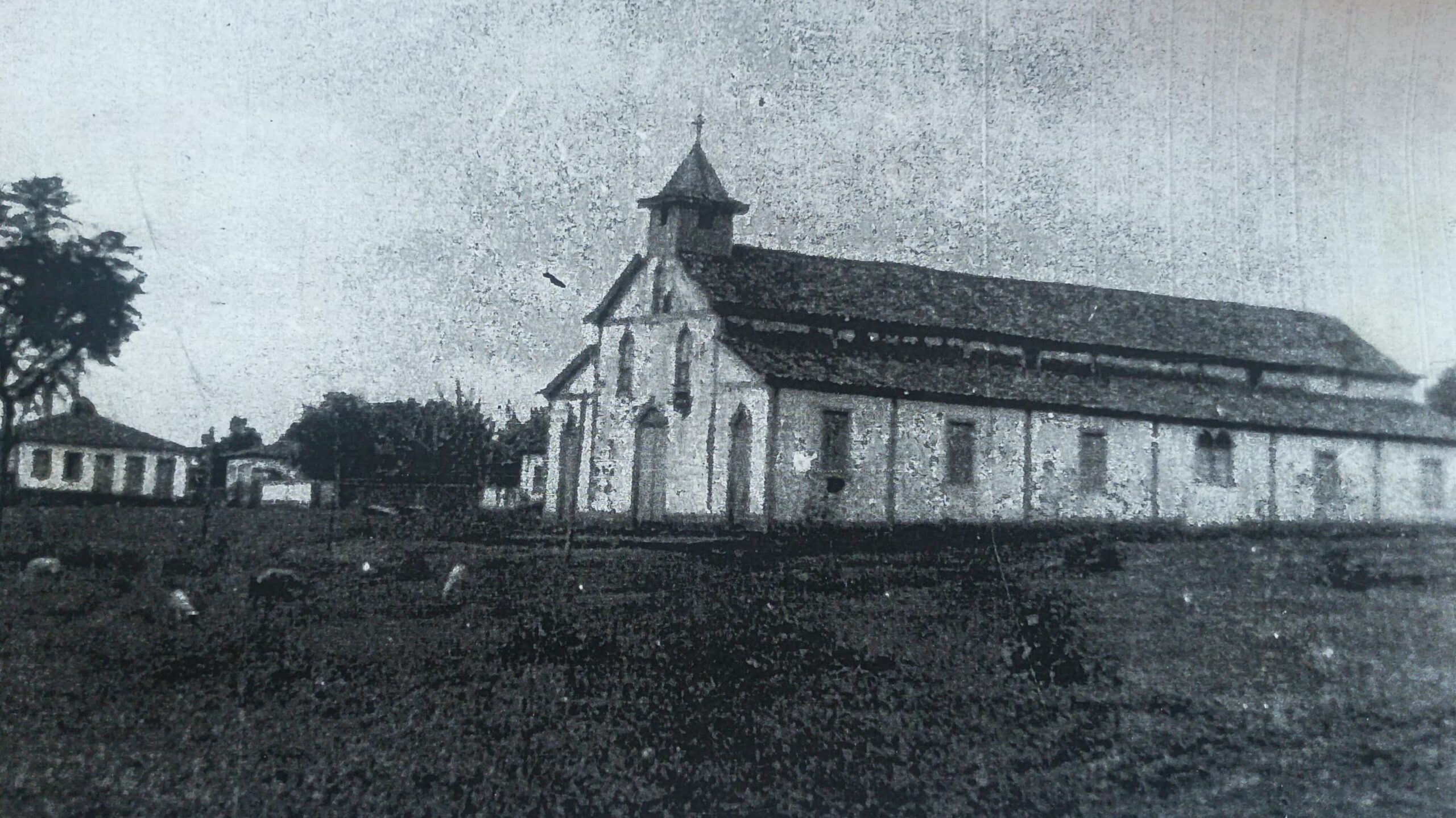 Imagem que serviu de referência para a pintura mostra Igreja e Largo de Sant'Ana em 1922. (Foto: Reprodução / Acervo Pessoal)