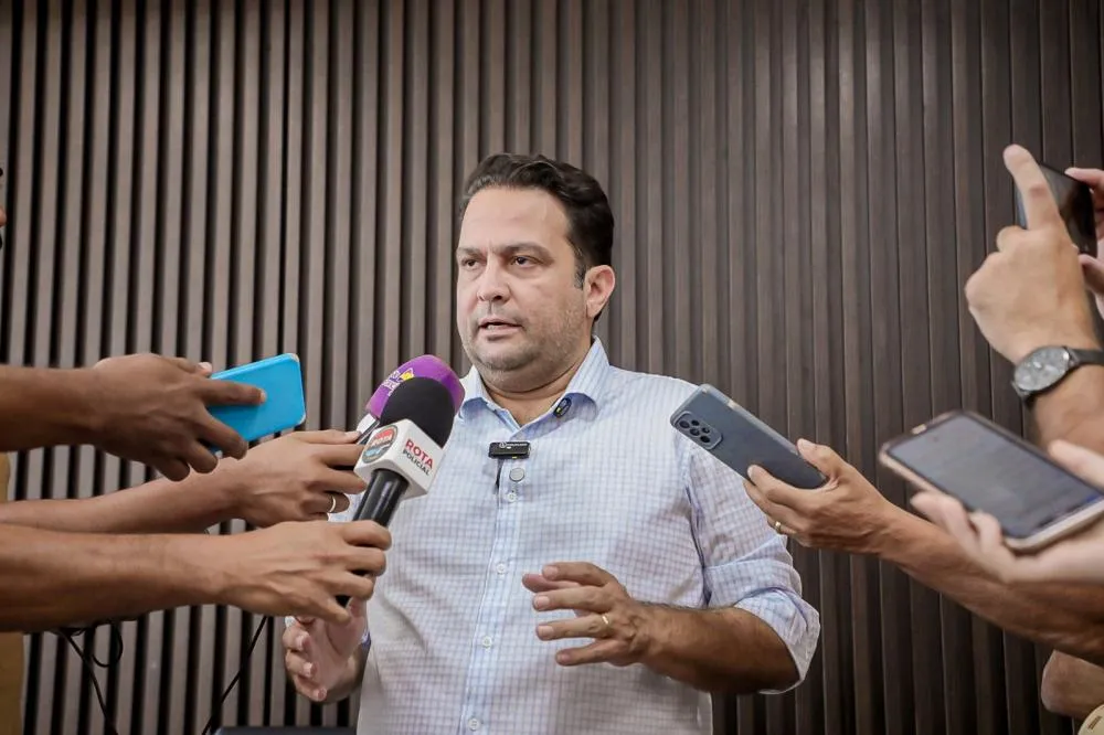 Declarações foram feitas por Roberto Naves em coletiva de imprensa (Foto: Prefeitura de Anápolis)