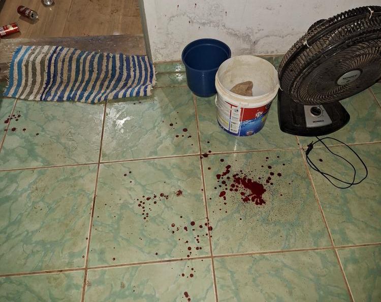 Polícia identificou marcas de sangue no bar (Foto: Reprodução)