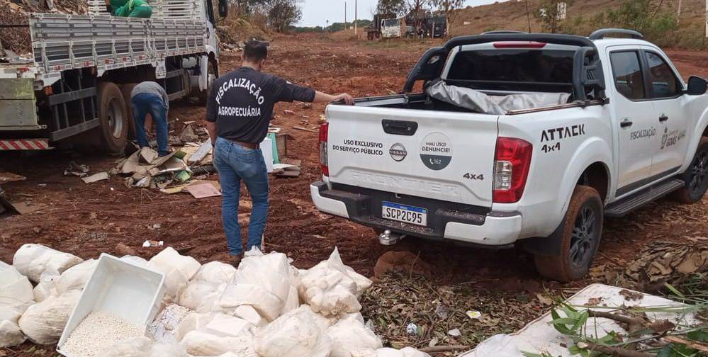 Os produtos apreendidos foram inutilizados no aterro sanitário (Foto: Agrodefesa)