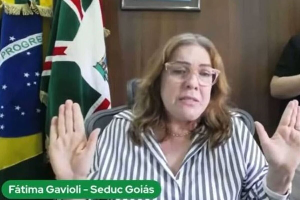 Comentários da secretária Fátima Gavioli foram feitos durante uma live com toda a rede de ensino estadual (Foto: Captura)