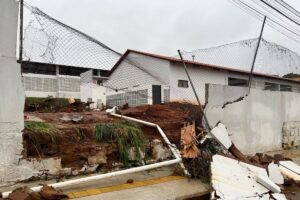 foto de muro derrubado do colégio josé ludovico de almeida