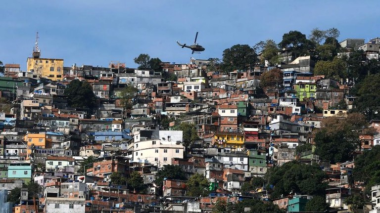 foto da favela da rocinha, no rio de janeiro