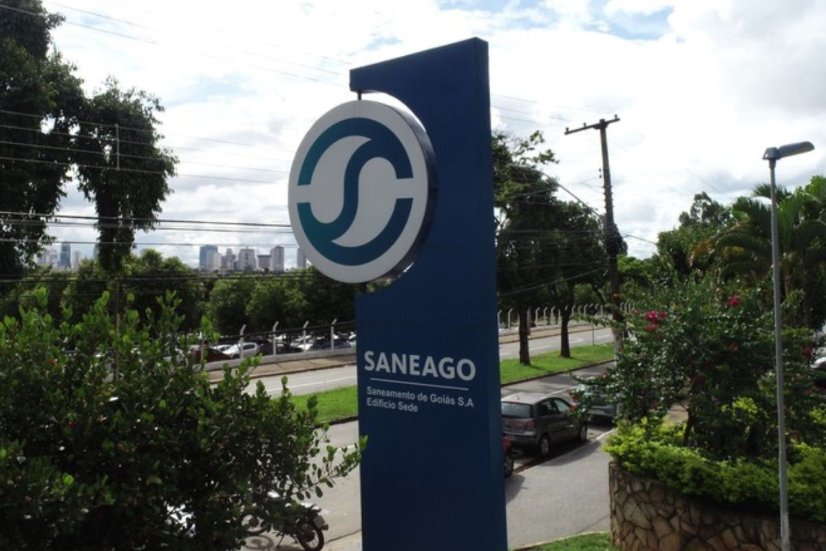 foto da fachada da sede da saneago, em goiânia