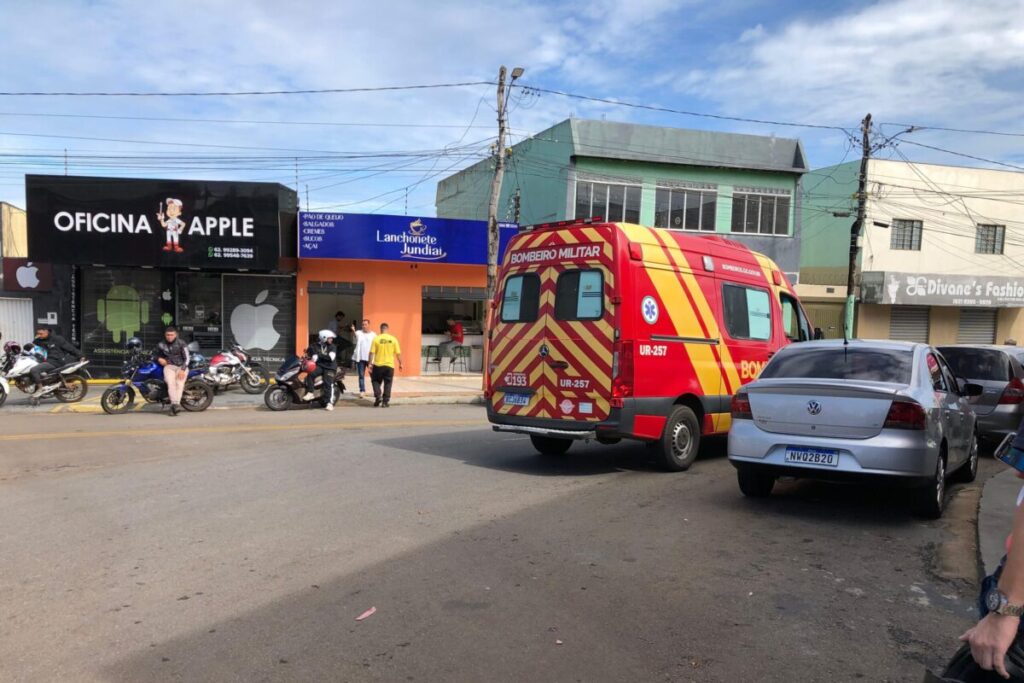 foto de atendimento ao acidente registrado na Avenida Goiás, em Anápolis