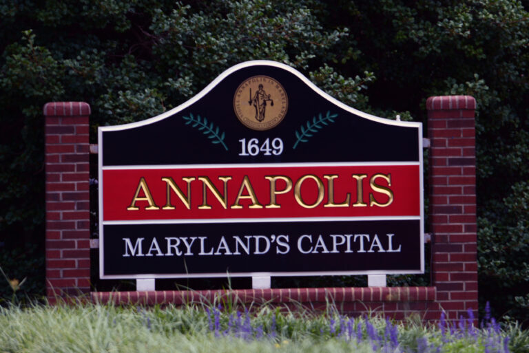 foto de placa da cidade de annapolis, homônima da goiana anápolis