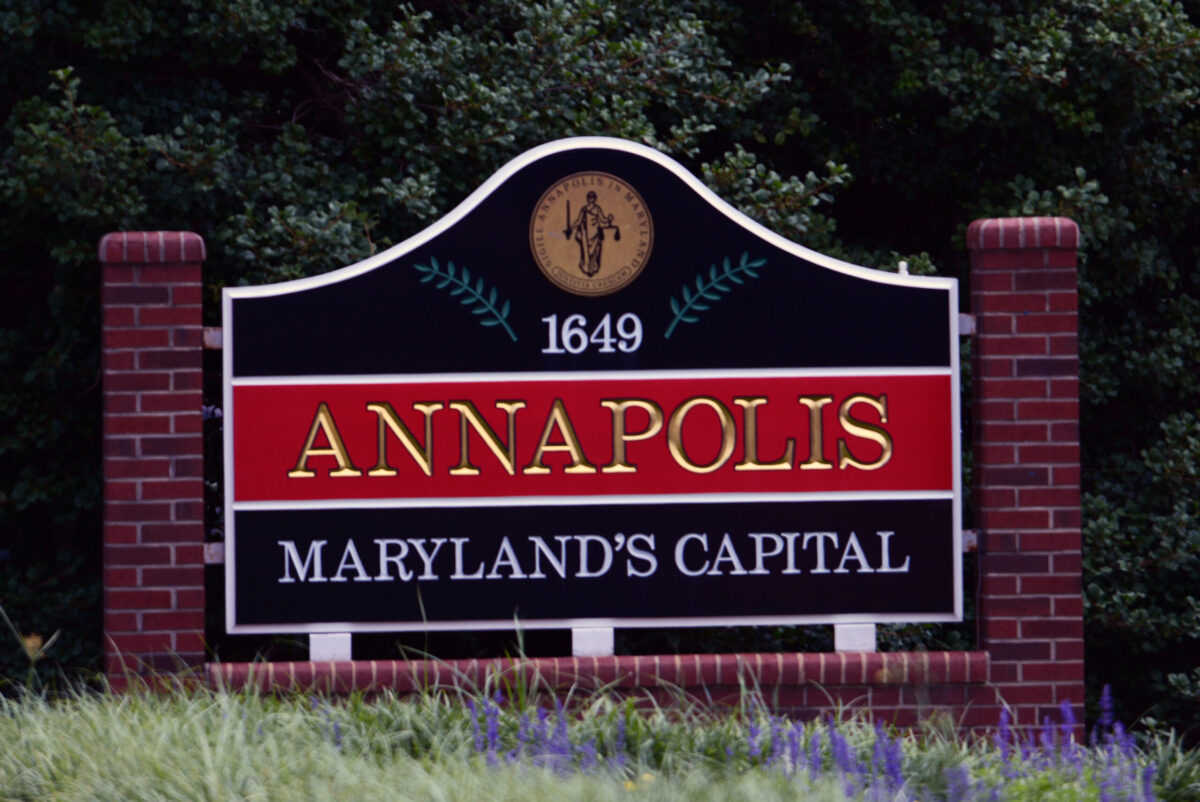 foto de placa da cidade de annapolis, homônima da goiana anápolis