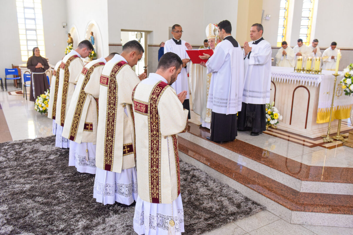 foto de solenidade diaconal da diocese de anápolis