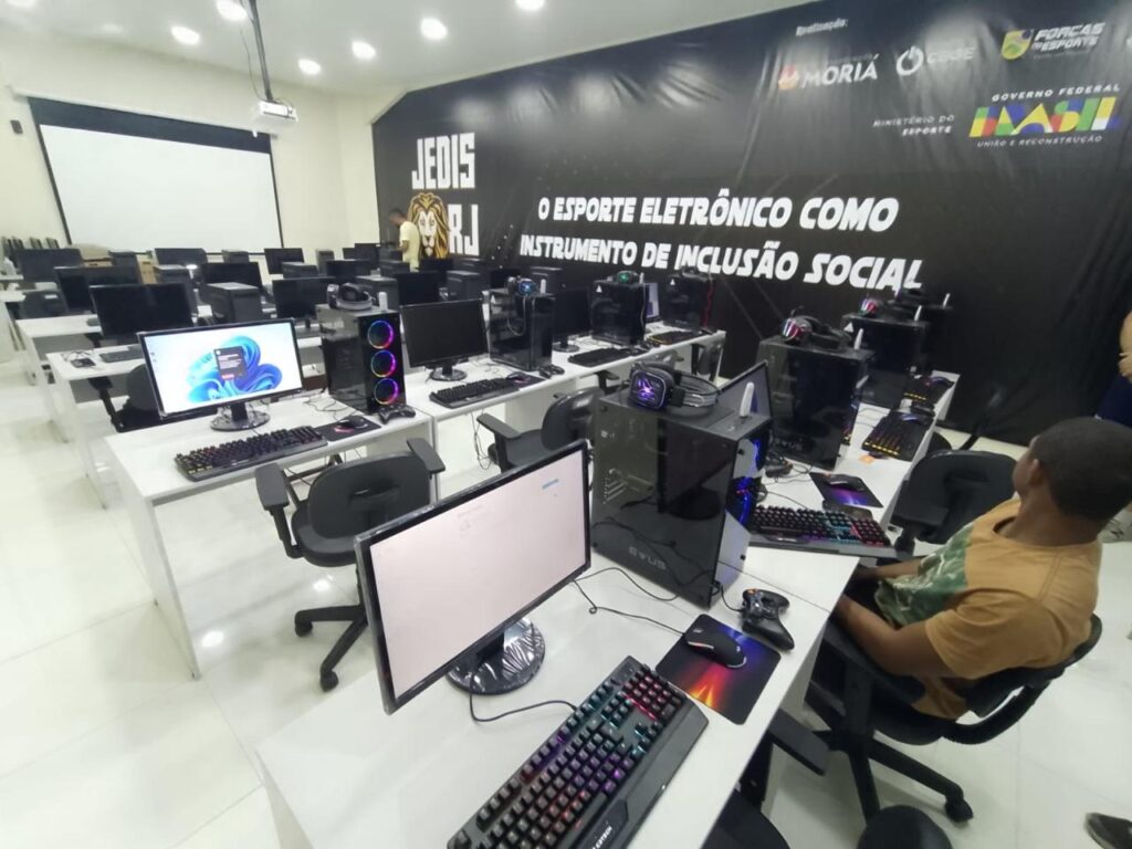 foto de computadores no Jedis Rio de Janeiro, organizado pela Associação Moriá