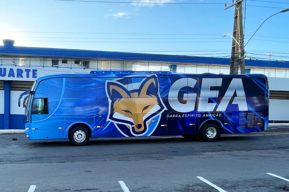 foto do ônibus do grêmio anápolis