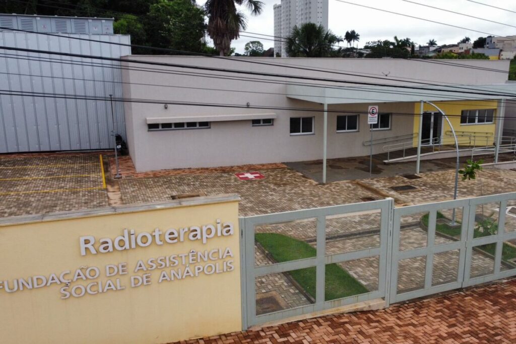 foto da fachada do Centro de Radioterapia da Santa Casa de Anápolis