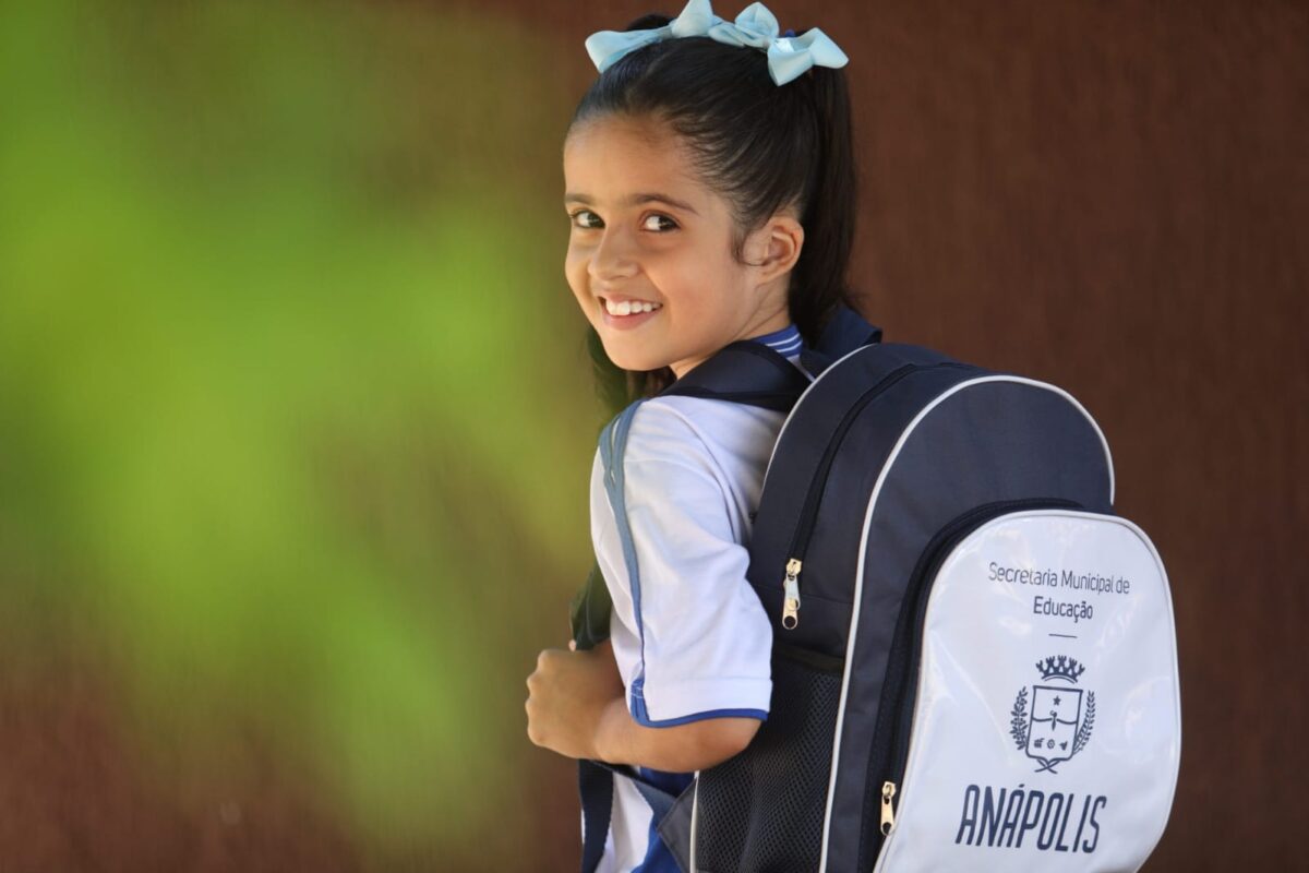 Márcio afirmou que o modelo de uniformes para 2025 já foi aprovado (Foto: SECOM/Prefeitura de Anápolis)