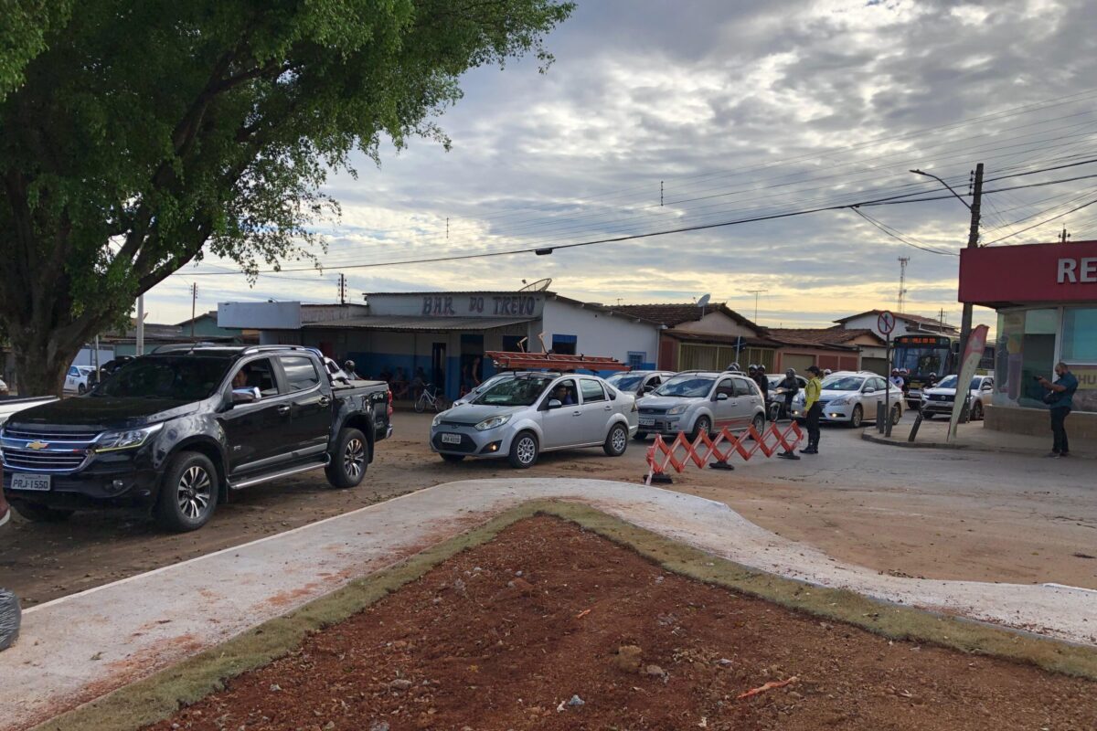 foto de trânsito no trevo do recanto do sol em anápolis