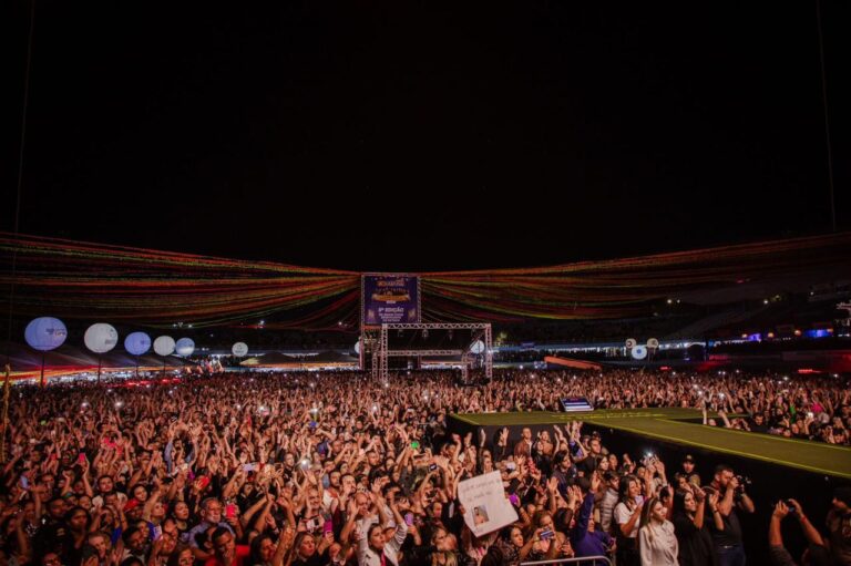 foto de público durante edição do arraiana de 2024