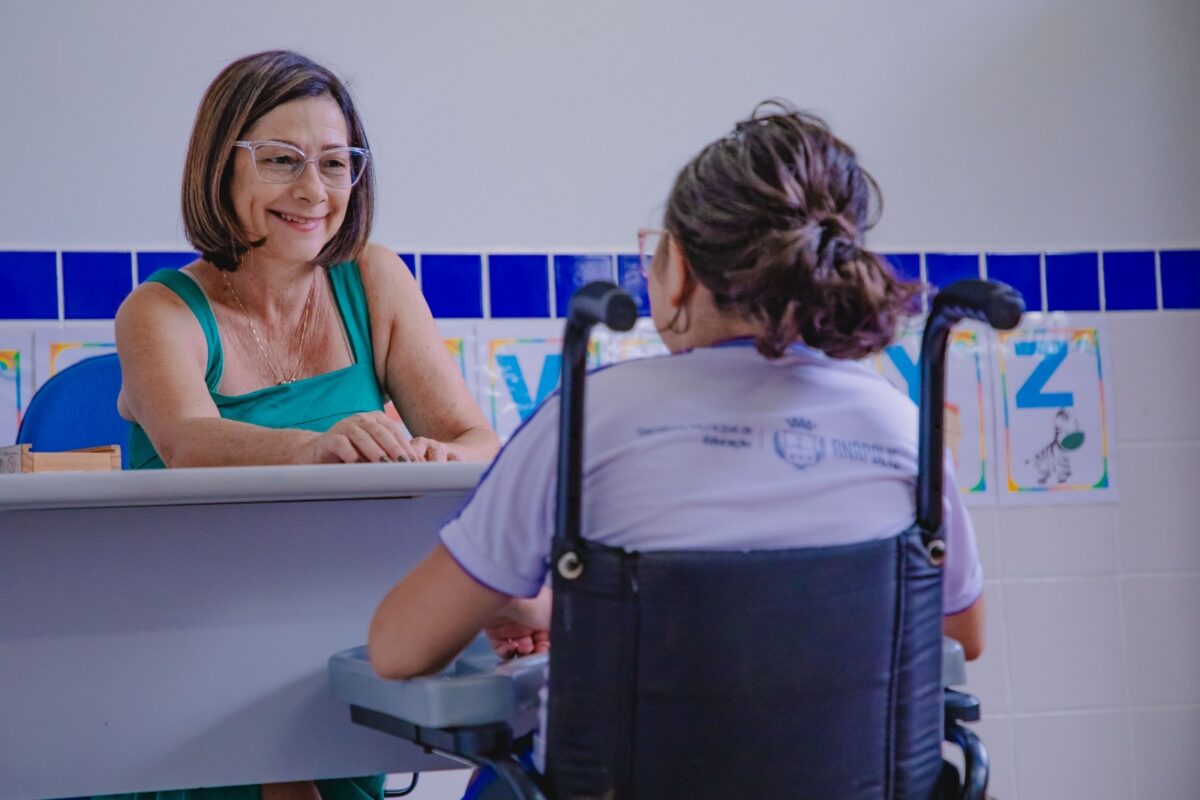 foto de cuidadora em atuação na rede municipal de ensino de Anápolis