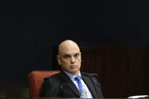 foto do ministro do stf alexandre de moraes durante julgamento