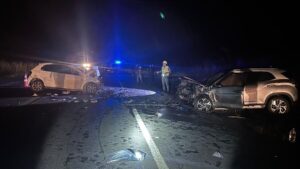 Cenário da colisão entre dois carros na rodovia BR-414