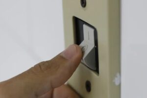 foto de interruptor de energia para a matéria sobre o aumento na conta de energia