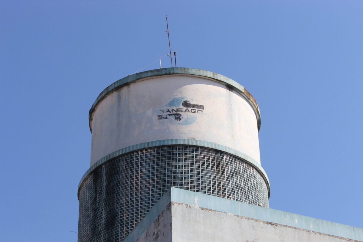 foto de caixa de água em sede da saneago em anápolis