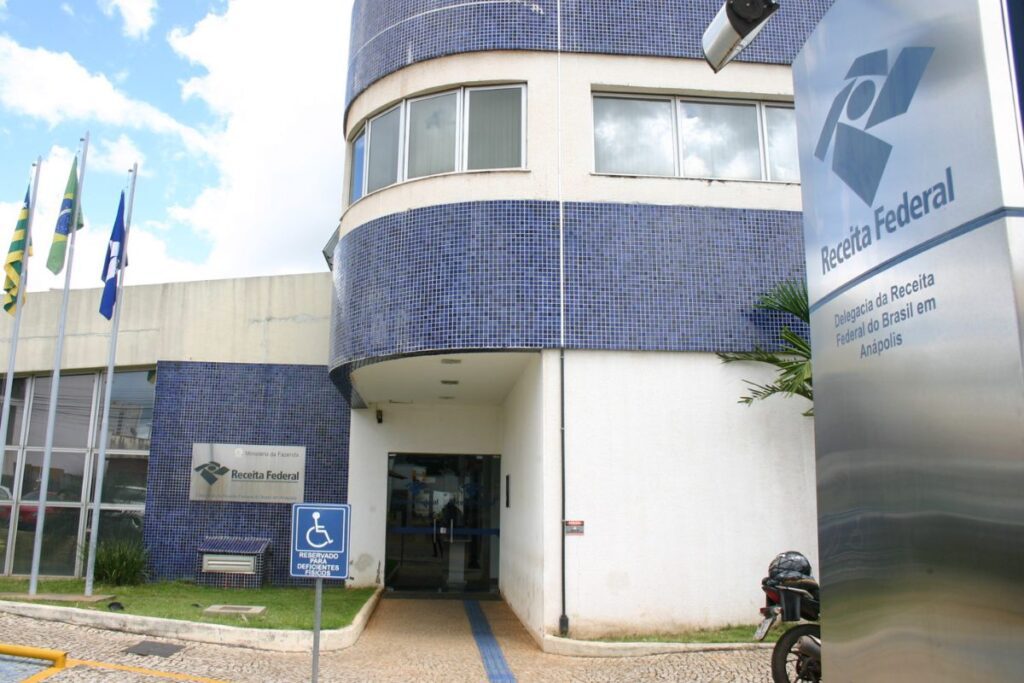 foto do prédio da receita federal em anápolis