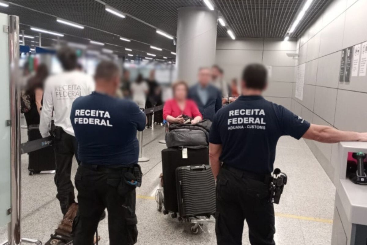 foto de operação-padrão em aduana durante greve dos auditores da Receita Federal
