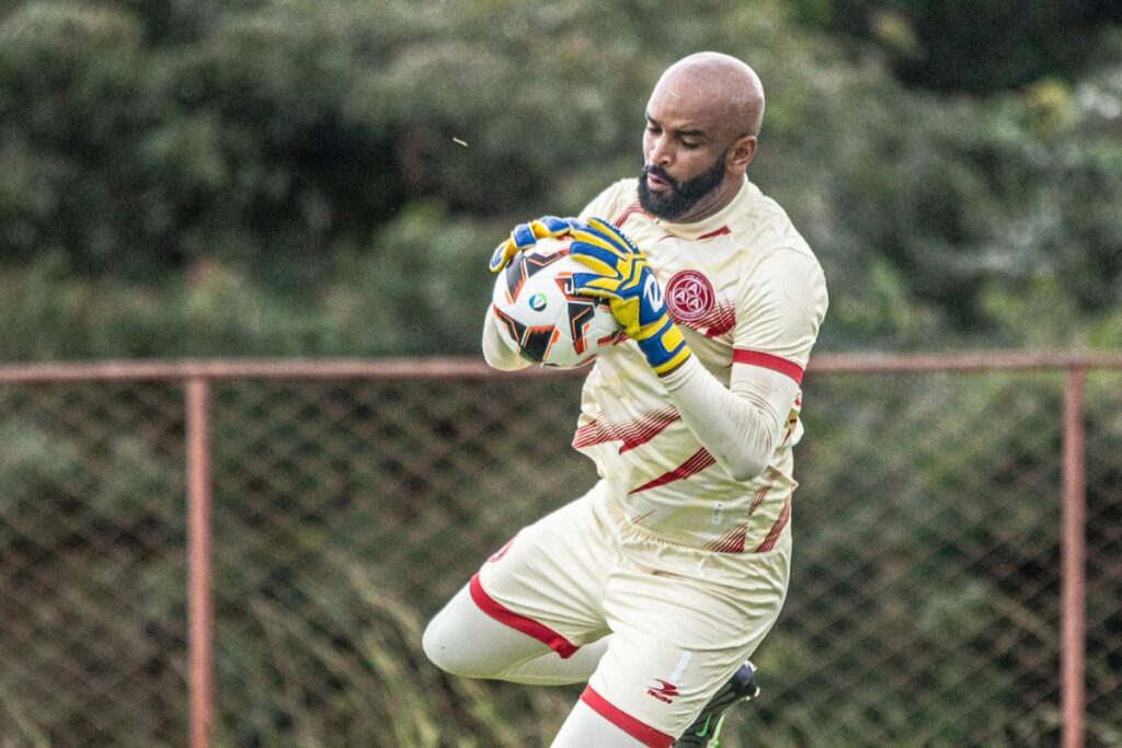 goleiro artur deve ser titular em anapolina x iporá