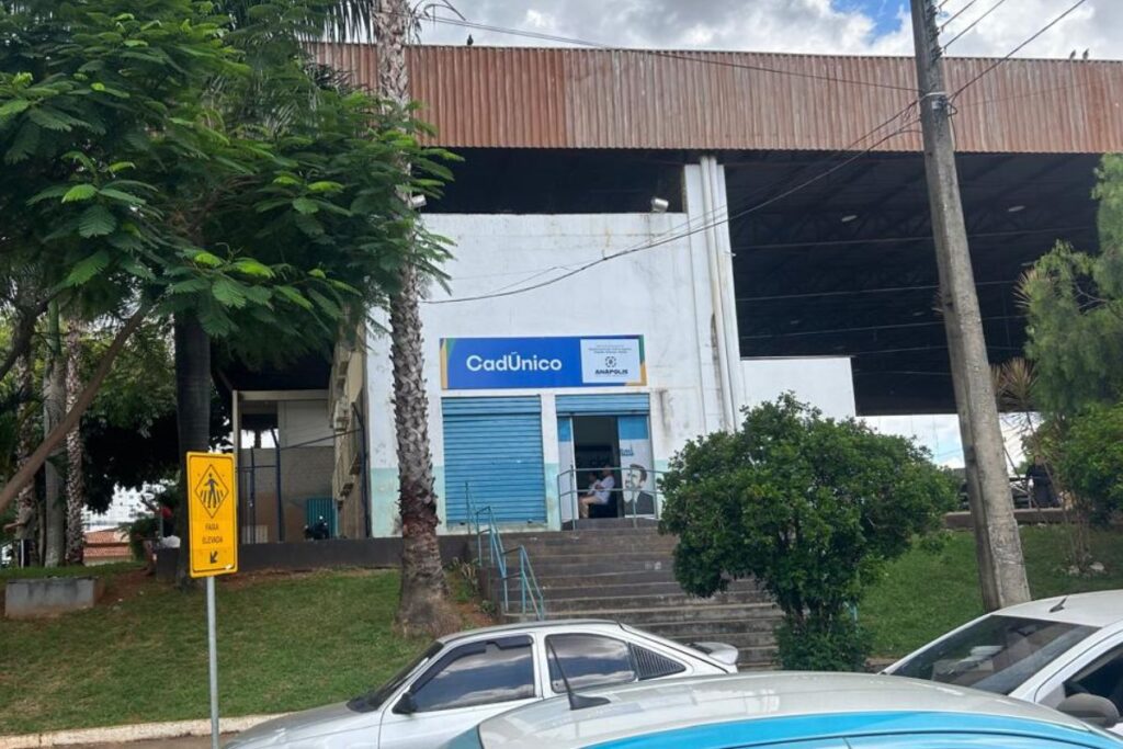 foto da fachada da sede do cadastro único em anápolis